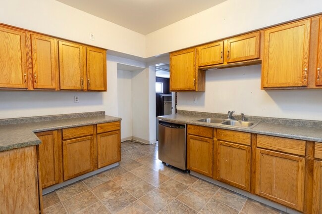 Building Photo - 2319 Hecker Ave