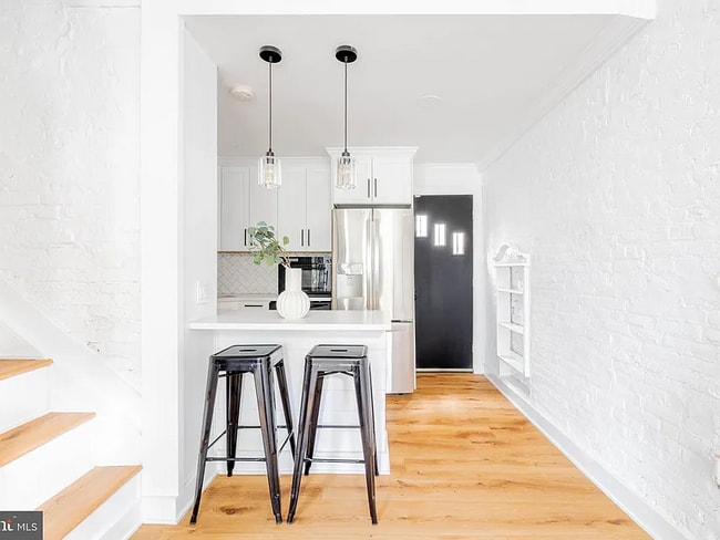 Building Photo - Stunning 2 bed, three story trinity with a two outdoor spaces