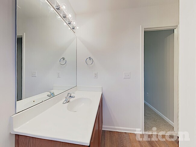 Building Photo - 572 Gentle Breeze Ln
