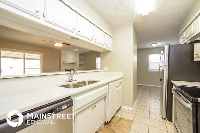 Building Photo - 806 Arlington Dr