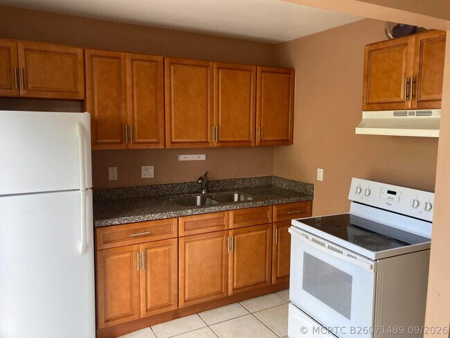 Building Photo - 4715 NW 9th Dr