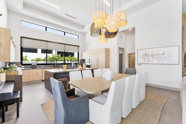 Building Photo - 2215 NE 19th St