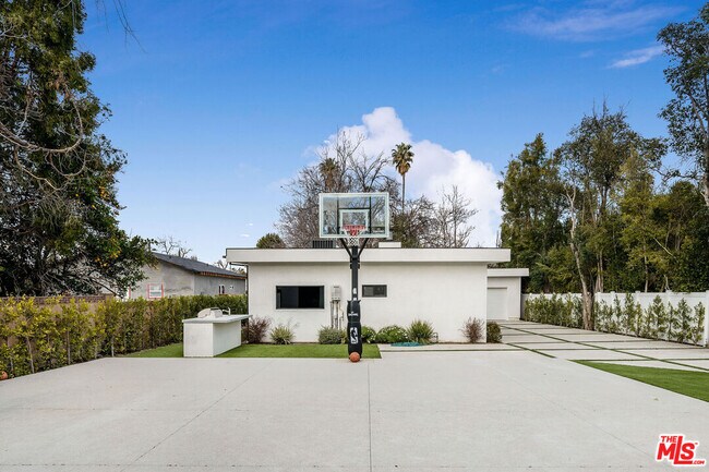 Building Photo - 22931 Dolorosa St