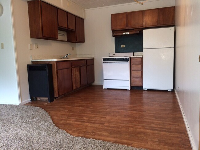 Kitchen - 211-225 Weston Ave