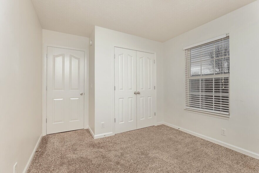 Building Photo - 3128 Sherborne Ct