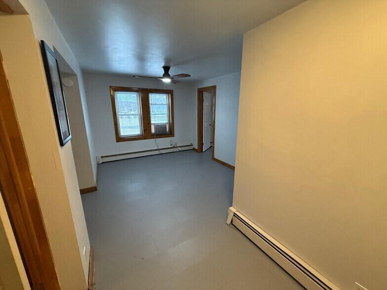 Building Photo - 83 Main St