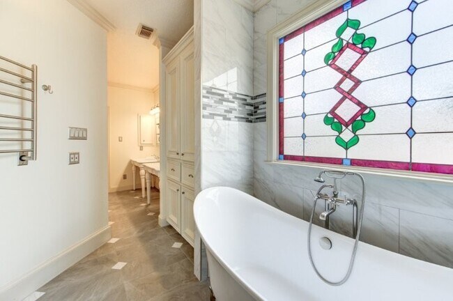 Building Photo - 122 Vieux Carre Dr