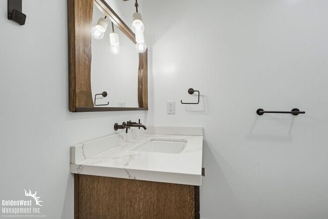 Building Photo - Stunningly Renovated 3Bdm 2Ba Home + Casita in Poway!