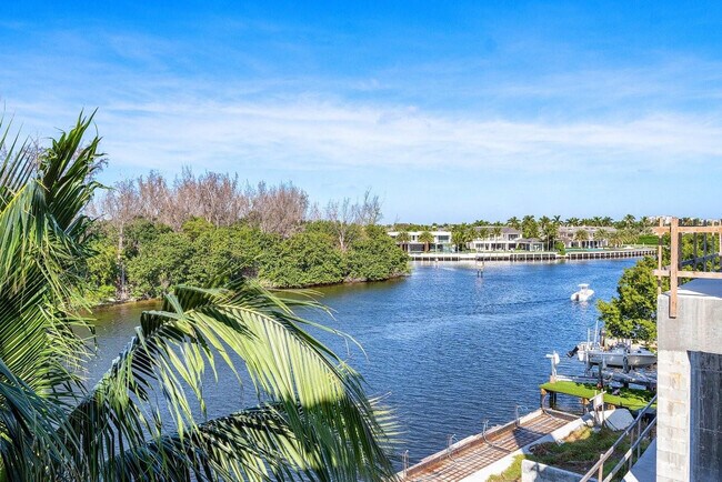 Building Photo - 549 NE 19th Ave