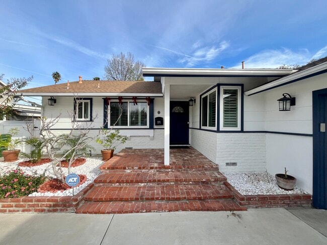 Building Photo - 6666 Sedan Ave