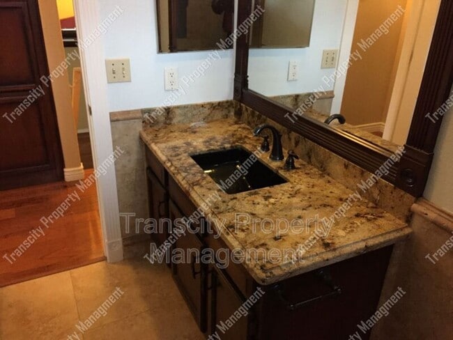 Building Photo - 5118 E Adobe St