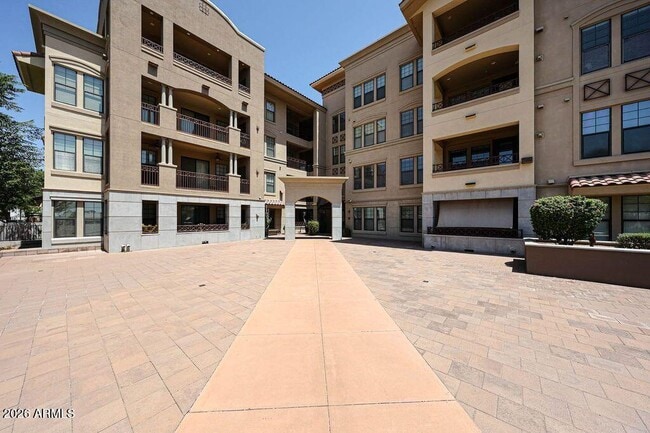 Building Photo - 7291 N Scottsdale Rd