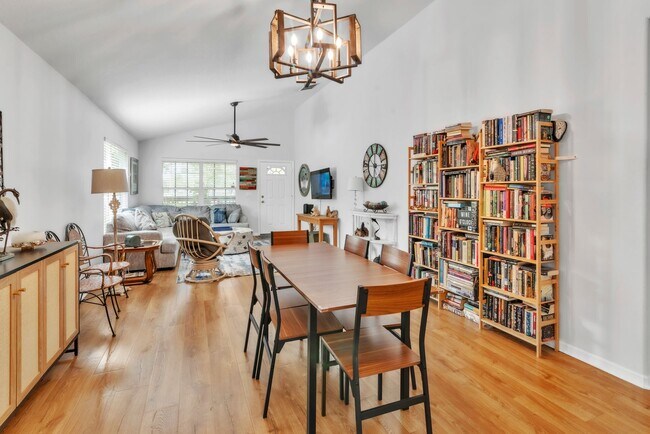Building Photo - Beautiful 3 / 2 single family home across ...