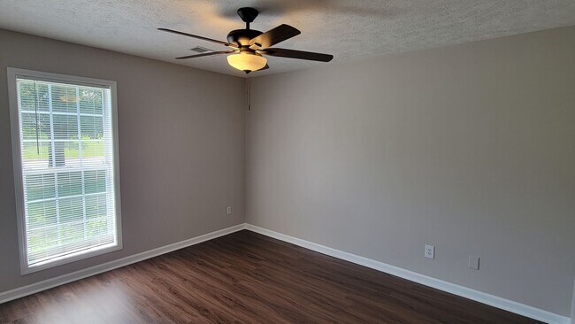 Building Photo - Laurel Creek Subdivision