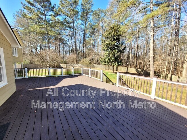 Building Photo - 180 Crestwood Ct