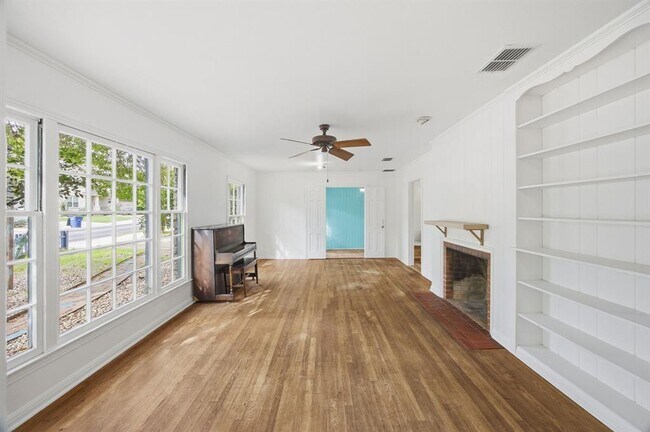 Building Photo - 1706 E 38th 1/2 St