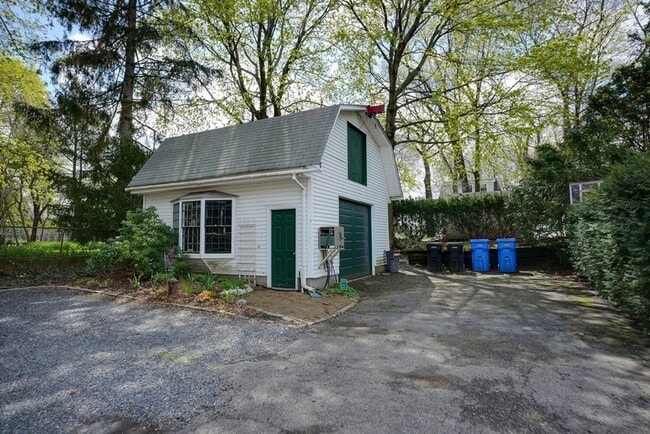 Building Photo - 52 Burnham St
