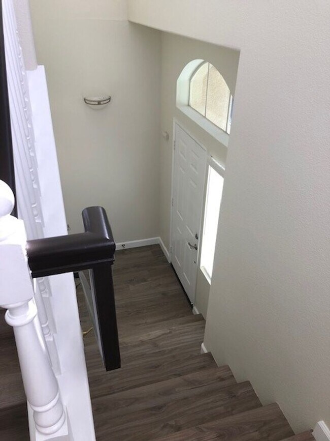 Building Photo - PICTURE PERFECT 2 BR/2 BATH PLUS LOFT END UNIT CONDO WITH DIRECT ACCESS 2 CAR GARAGE