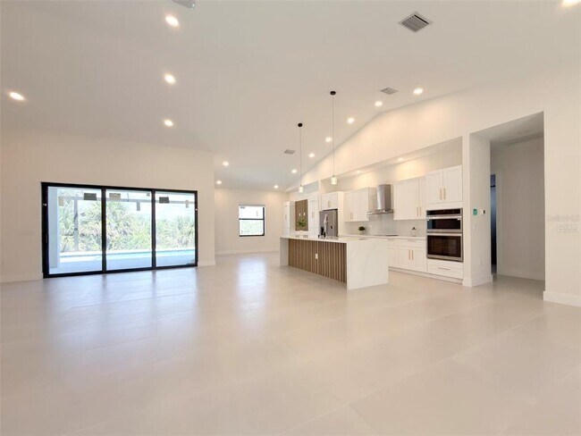 Building Photo - 14671 Lillian Cir