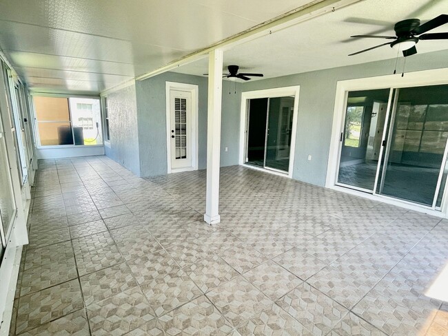 Building Photo - Ventura Luxury