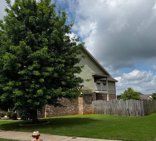 Building Photo - Home in Tech Corridor/Research Park with FENCED YARD and BONUS ROOMS