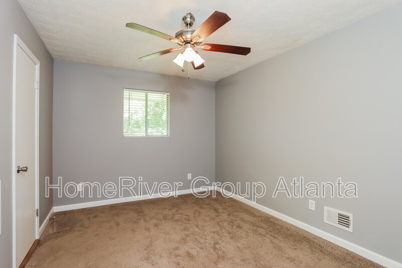 Building Photo - 6360 Ashdale Dr