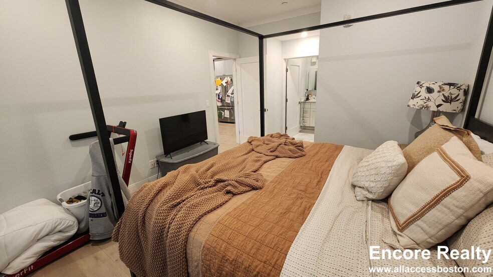 Building Photo - 32 Cummins Hwy