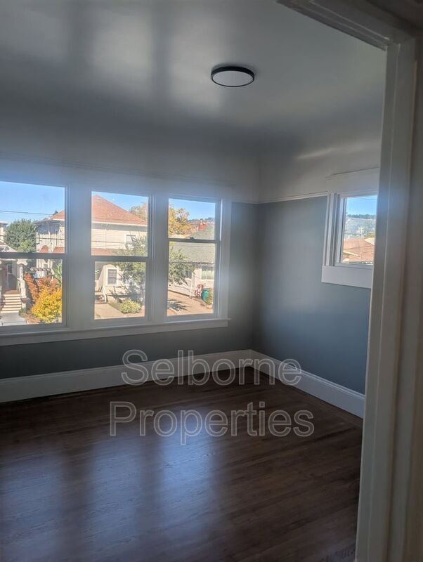 Building Photo - 747 54th St