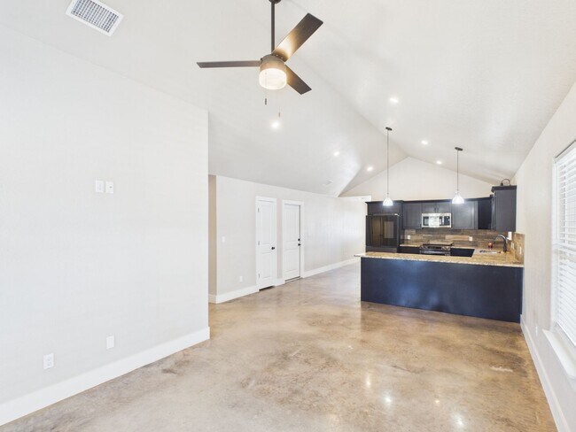 Building Photo - 124 Feather Way
