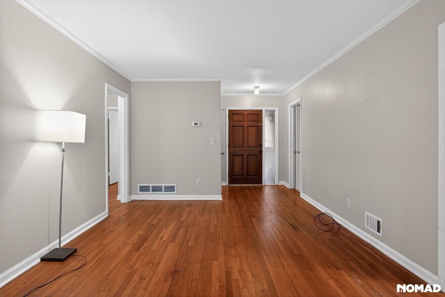 Building Photo - 2644 Pineland Ave