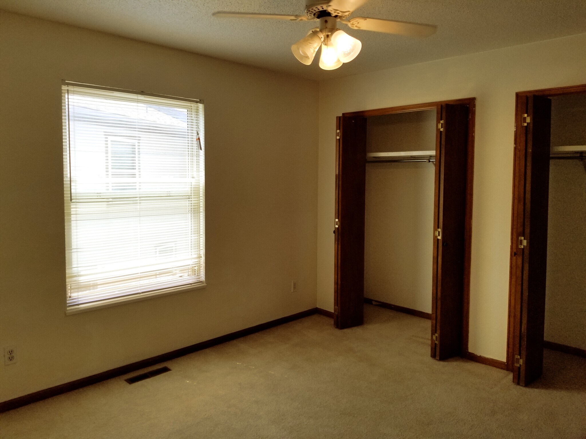Building Photo - 916 44th Ave Ct