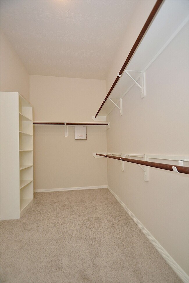 Building Photo - 19222 Aquatic Dr