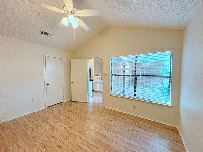 Building Photo - 2 Bedroom Condo for rent off Essen Lane