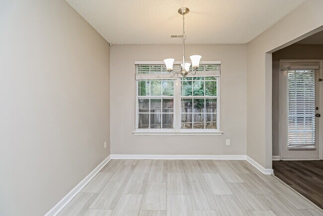 Building Photo - 7039 Lowen Rd