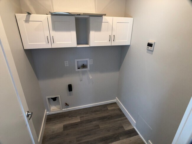 Building Photo - Charming 2-Bedroom Fully Remodeled Home with Giant Yard in the College West Area! |Available Imme...