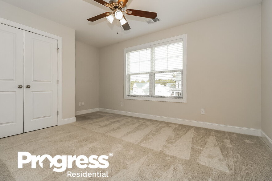 Building Photo - 190 Grey Hawk Dr