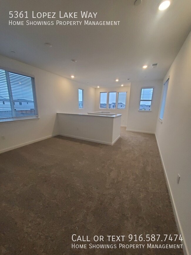 Building Photo - 5361 Lopez Lk Wy