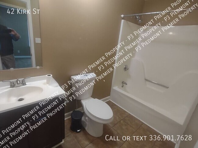 Building Photo - 42 Kirk St