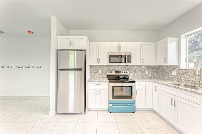 Building Photo - 14750-14885 NE 7th Ave