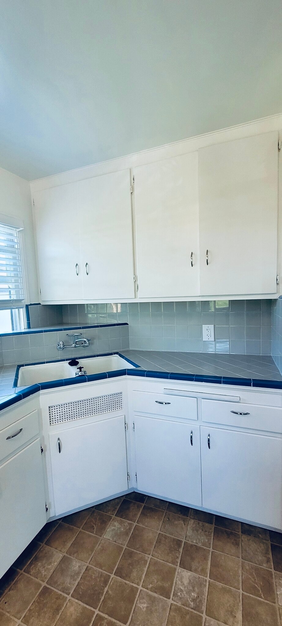 Building Photo - 4313 Mentone St