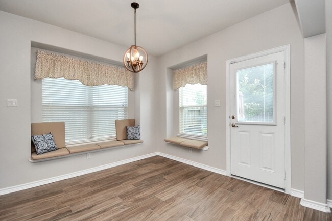 Building Photo - 2703 Lakecrest River Dr