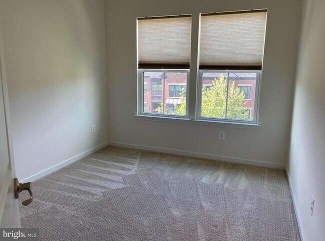 Building Photo - 43373 Southland St