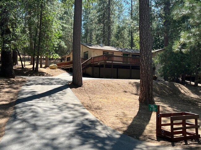 Building Photo - 13254 Wells Fargo Dr