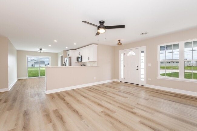 Building Photo - 516 Carriage Ct
