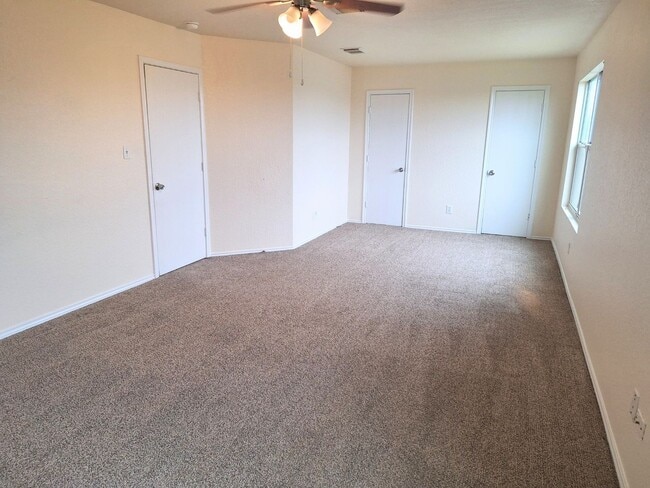 Building Photo - ~~$300 Off 3rd Months Rent~~Spacious 4 bed...