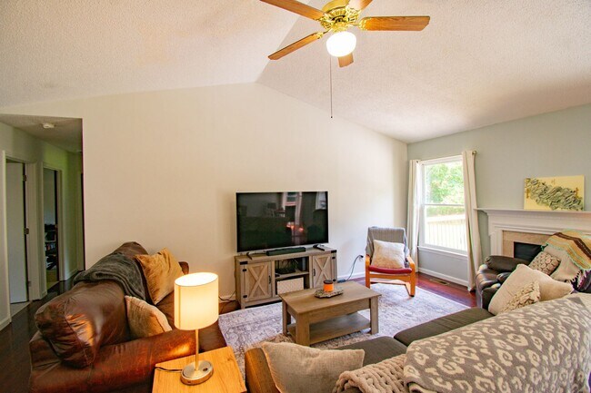 Building Photo - 20 N Hillside Dr