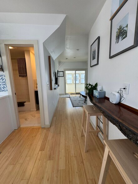 Building Photo - 44 Luck St