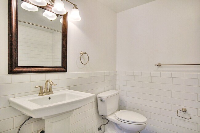 Building Photo - 6696 Del Playa Dr