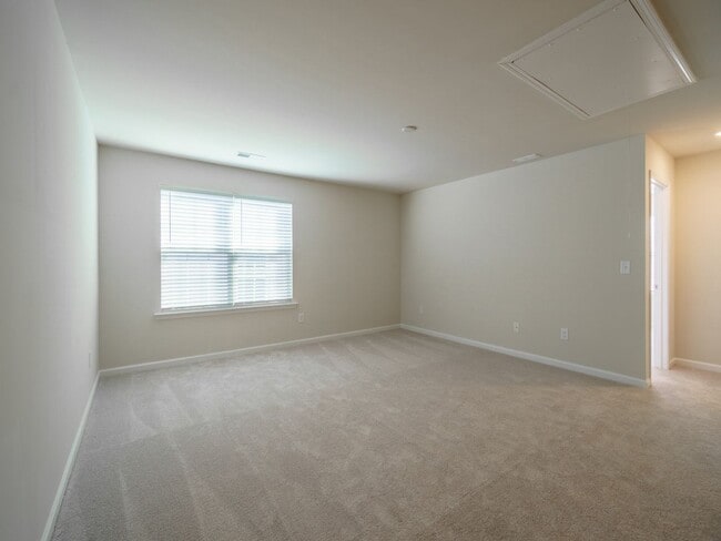Building Photo - Brand New 5 Bedroom 3 full baths in Steele...