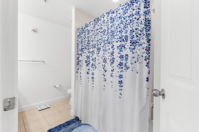 Building Photo - 255 NE 3rd Ave